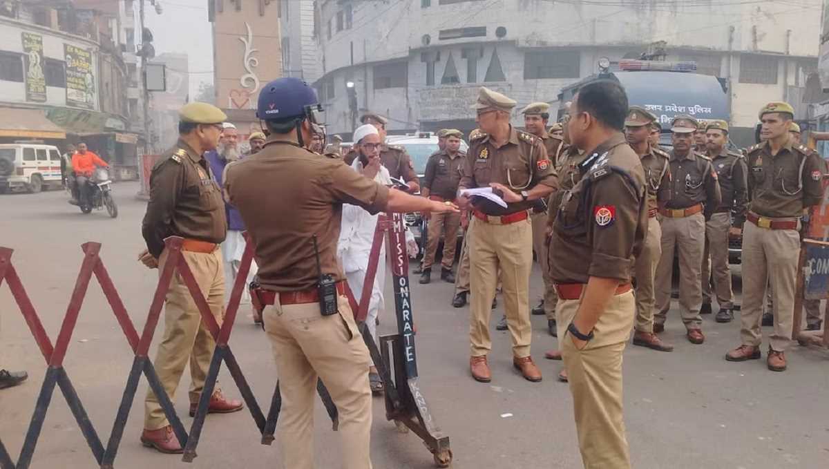 उत्तर प्रदेश उपचुनाव : चुनाव आयोग का बड़ा एक्शन, पांच पुलिसकर्मी निलंबित